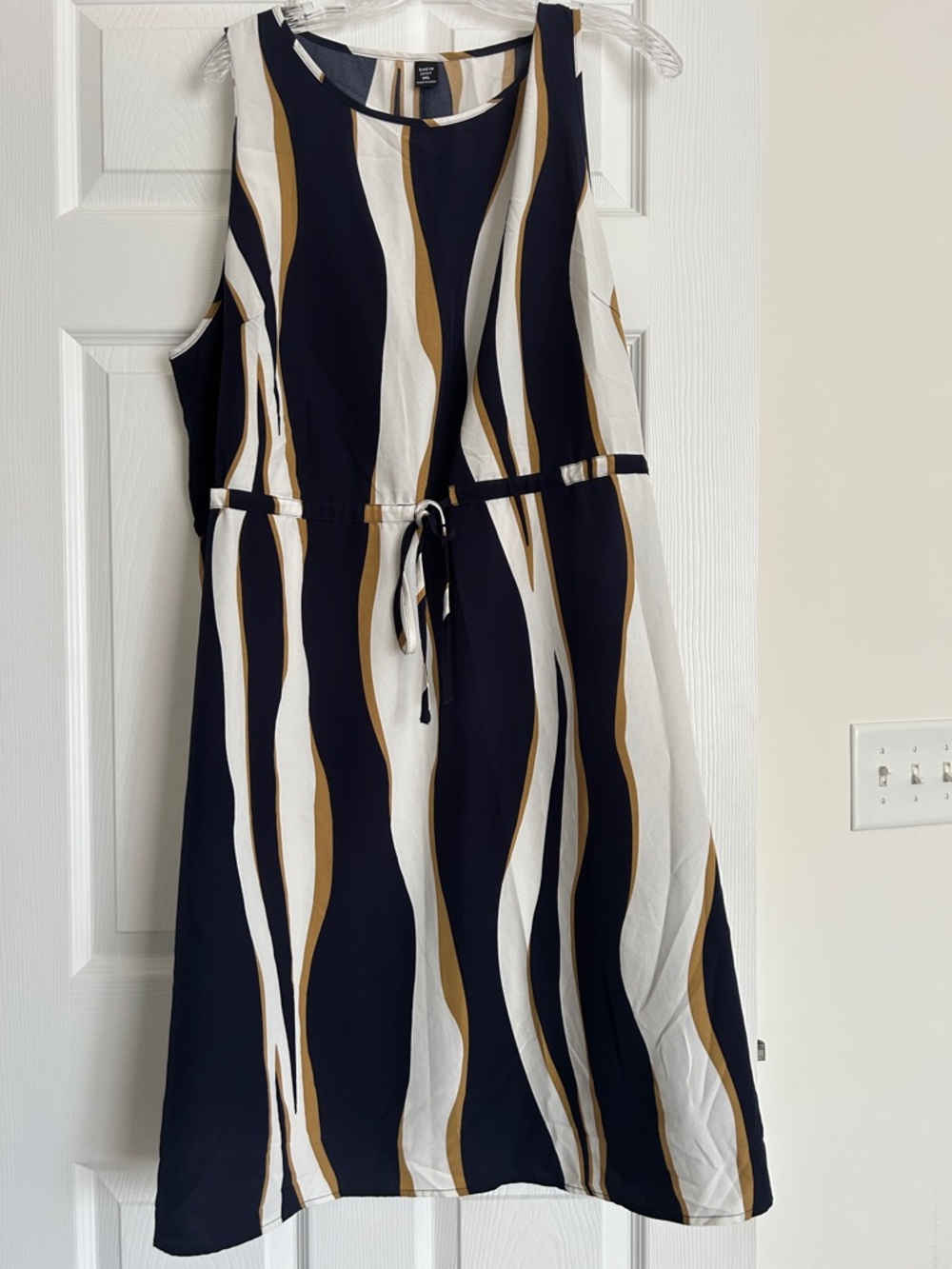 SHEIN Navy, White & Gold Wavy Stripe Midi Dress